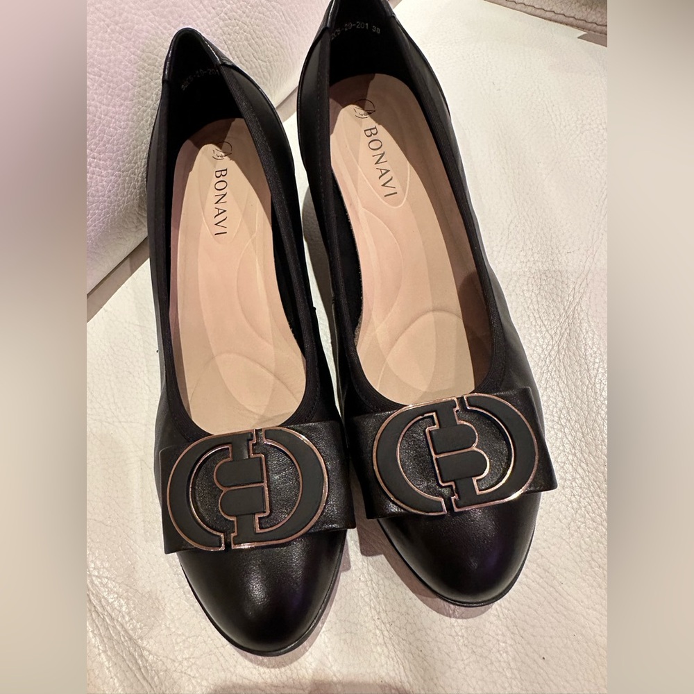 New BONAVI Stylish and charming Chunk heel Shoes. Hight Quality Leather EUR s38